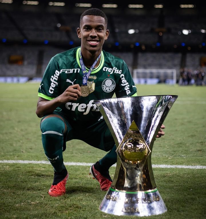 🚨 🇧🇷 BREAKING: Chelsea are confident of completing the transfer of 17-year-old winger Palmeiras winger Estevao Willian, who will move to the club after turning 18 in April 2025. (via @liam_twomey/@MarioCortegana on @TheAthleticFC)