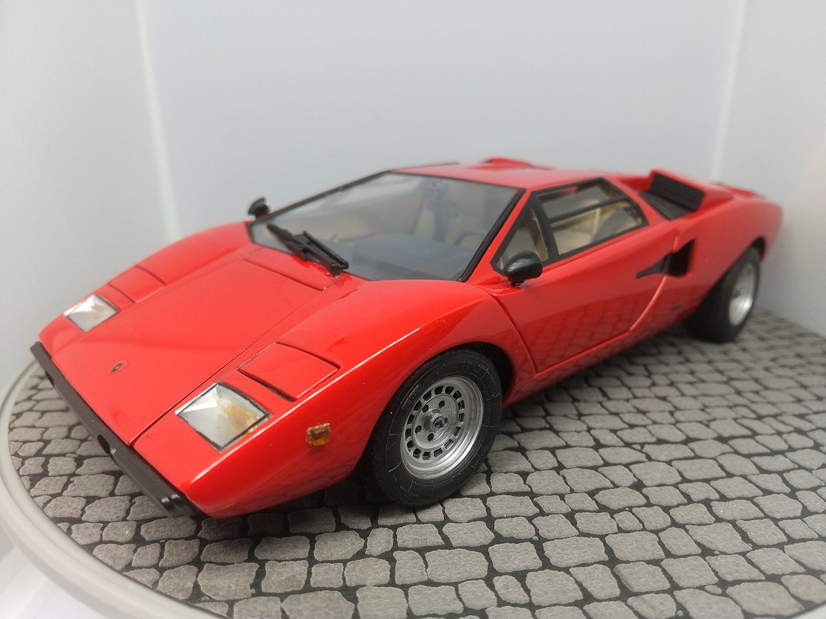 d2G4Vn4F52AWsI2's tweet image. #2mgandini
#LP400
#カウンタック
フジミのカウンタック完成しました。
ボディカラーは安定の赤をチョイス😁
パーツ数が多く難かしかったですが、パーツの合いは悪くなく、CADの無い時代の製品とは思えない素晴らしいキットでした。