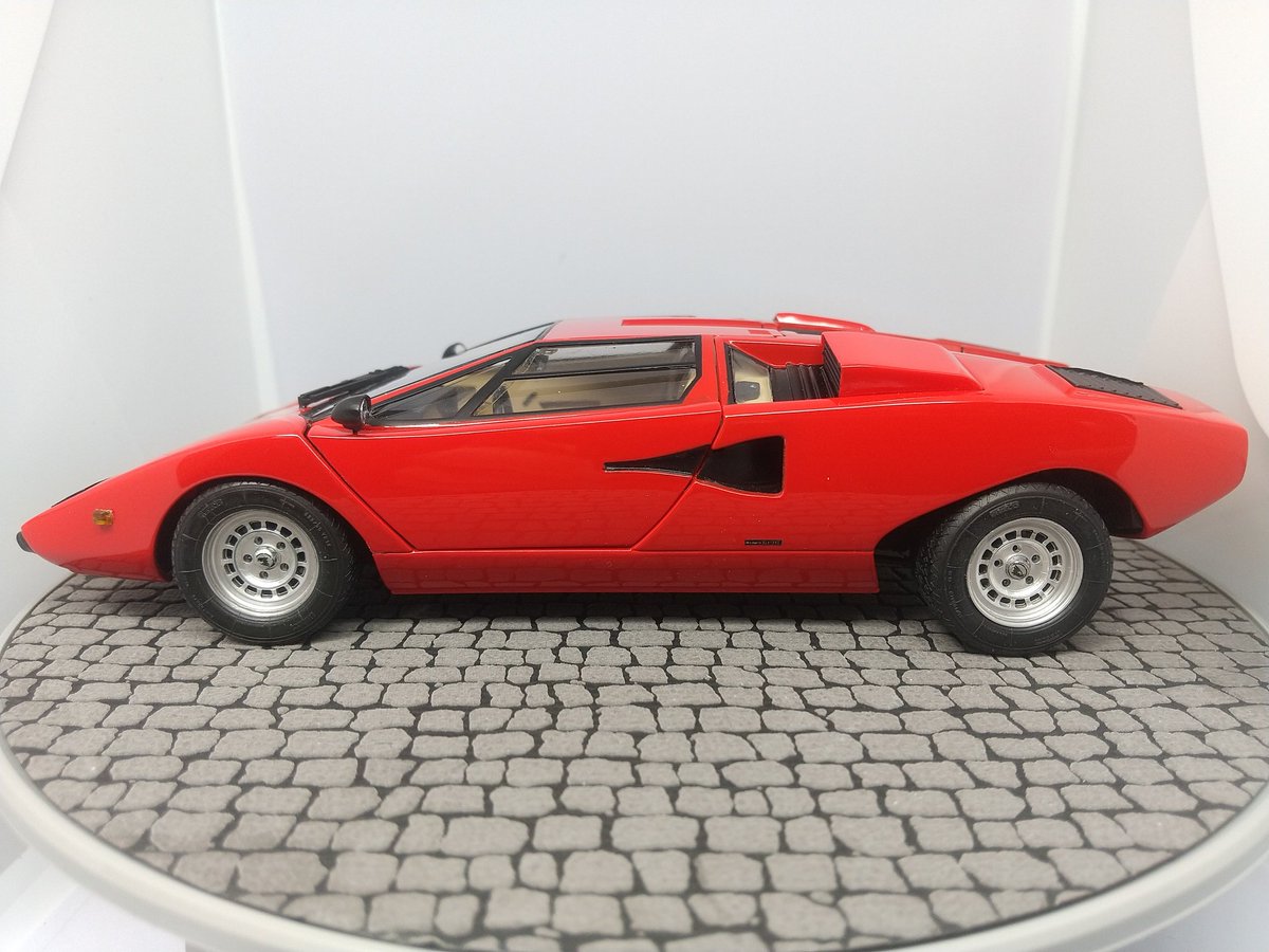 d2G4Vn4F52AWsI2's tweet image. #2mgandini
#LP400
#カウンタック
フジミのカウンタック完成しました。
ボディカラーは安定の赤をチョイス😁
パーツ数が多く難かしかったですが、パーツの合いは悪くなく、CADの無い時代の製品とは思えない素晴らしいキットでした。