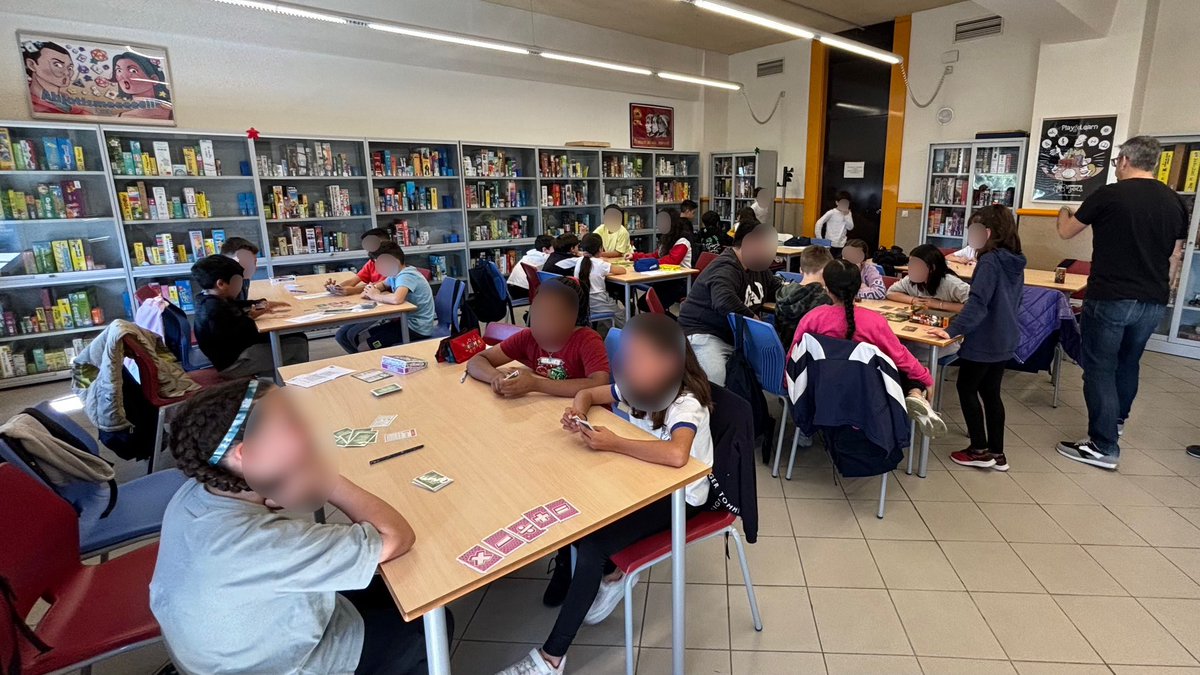 CarlesGranell4's tweet photo. Avui hem anat a l’#AulaDeJocs de @EducacioUB amb el grup de 4t de primària del @ColSantLluis 🎲

A l’aula en farem l’anàlisi matemàtic amb  propostes programades per l’alumnat del GMEP 📝

Universitat i escola per a la millora de l’aprenentatge/ensenyament de les matemàtiques 🤝 https://t.co/viVatL17R7