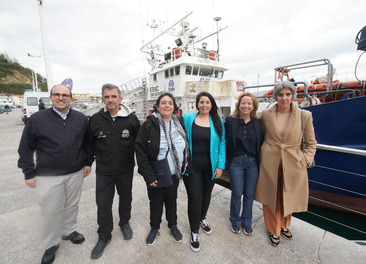 La diputada @AzaharaDomingue y la diputada general @EiderMendoza2 visitan el buque solidario #AitaMari.

➕ gip.eus/xhh

#ZUREtzatGipuzkoa