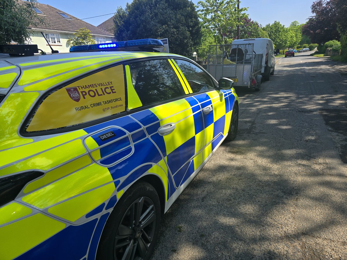 PC Uren stopped this van towing a trailer & ride on mower near Islip to ensure they were with the right owner. Checks showed it was in order but not registered. Advise given how to register with The Equipment Registry or Datatag. Owner was given a 'Stop Me After 10pm' sticker