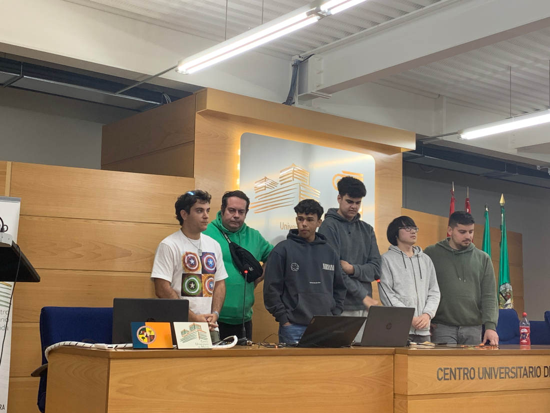 IesSuarez's tweet photo. Alumnos de 1º de ASIR han participado en las #2TelecoGames, organizadas por el Colegio Oficial de Ingenieros Técnicos de Telecomunicación, Centro Universitario de Mérida y Escuela Politécnica de Cáceres, obteniendo el tercer y cuarto premio.
@EPCC_Unex @CUMe_UEx @coitt_aegitt https://t.co/KanYiWgXof