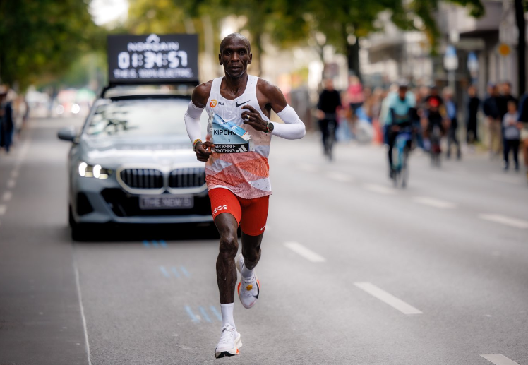 Eliud Kipchoge supports use of artificial intelligence at Paris Olympics tinyurl.com/mrakbus9