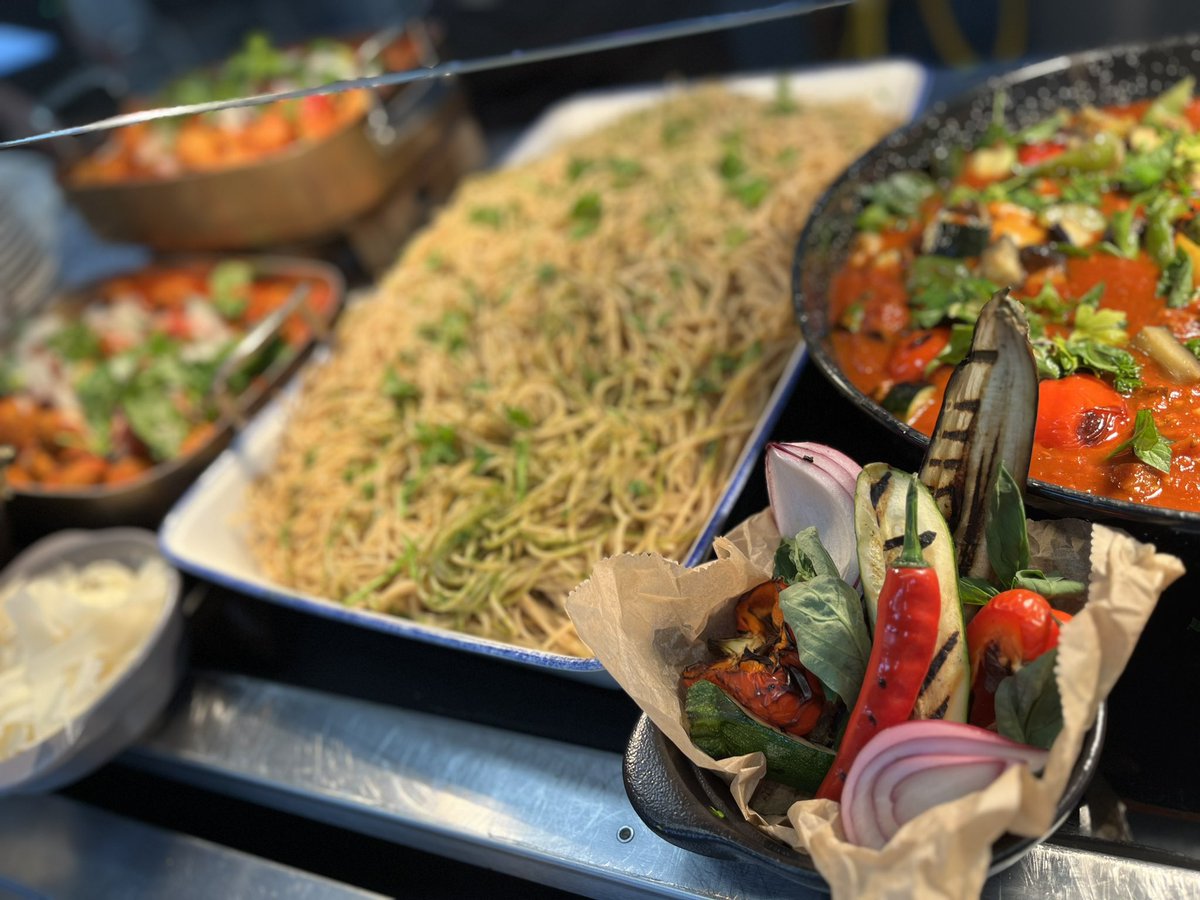 HolroydHoweCOL1's tweet photo. Lunch @CityofLdnSchool  chicken meatballs in savoury tomato sauce or chunky Mediterranean vegetables &amp; quorn in savoury tomato sauce. @gregrebourg @melrahaman @HolroydHowe @CharlieW0109 @DanielWald26226 https://t.co/7rphuZ2xJc
