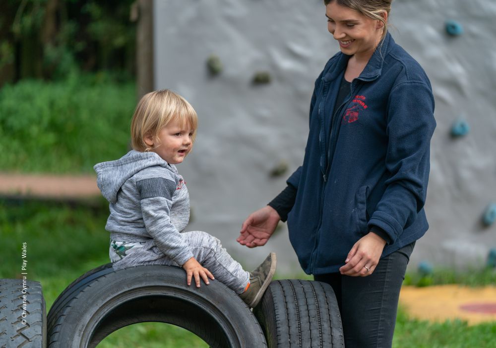 Take a look at our latest blog post by @PlayWales! 💻 They discuss the recent support for the right to play, exploring the history of the play policy agenda in Wales 👶🧒 There's a need for all of us to be more play informed to make a difference!👇 buff.ly/3QA9S3F