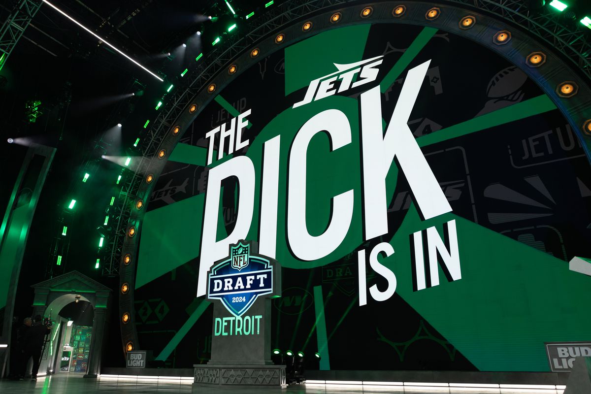 Some very interesting notes from ESPN #NFL Insider @JFowlerESPN: 🏈 #Jets were 'pretty set' on taking Penn State OL Olu Fashanu in the first round OUTSIDE of the small possibility of Washington WR Rome Odunze still being on the board. 🏈 'Georgia tight end Brock Bowers was a