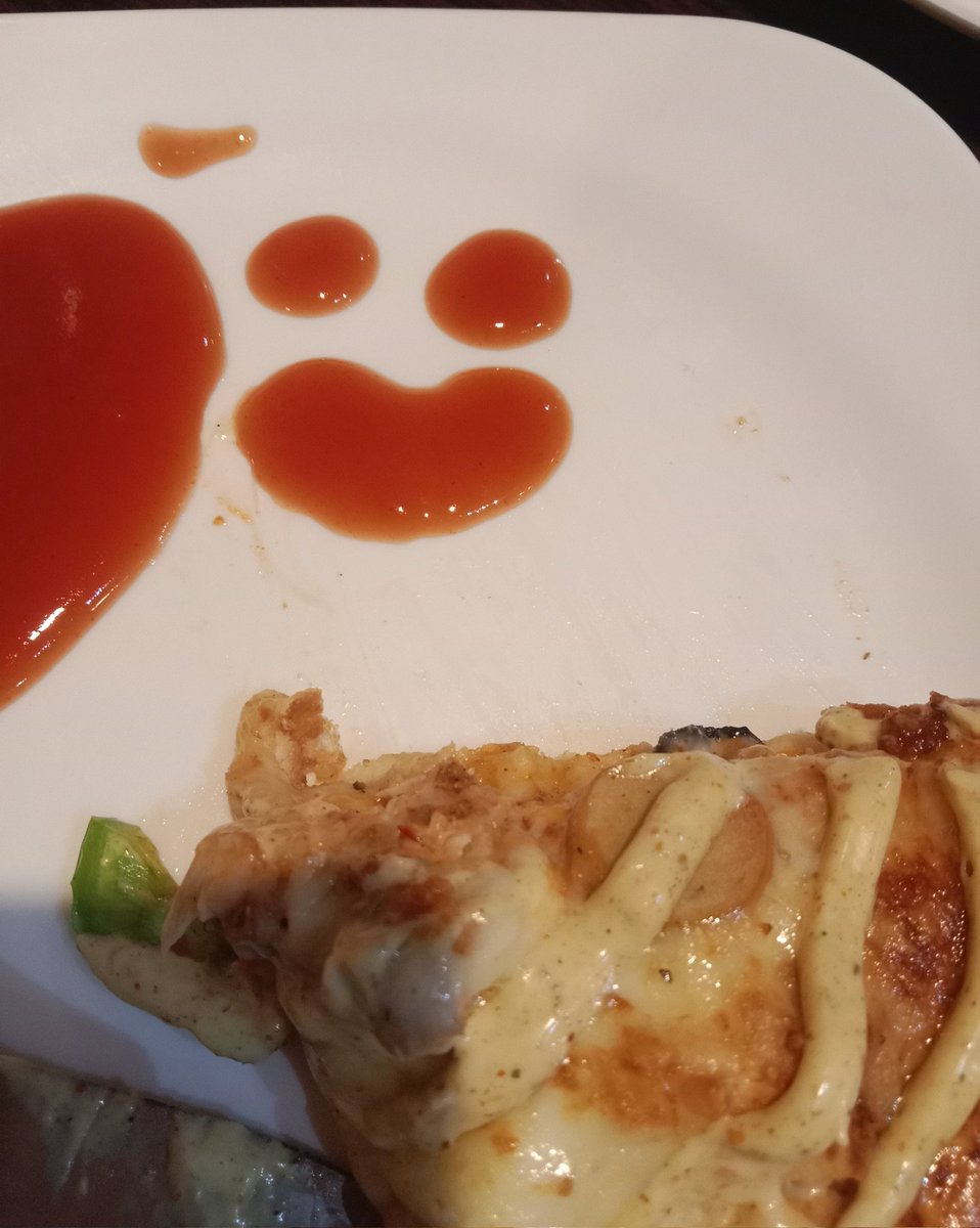 ご飯よ〜♩¨̮

おやつが少しボリュームあったので夜は控え、めー？😂

サラダはオリーブオイルとピンクソルトで食べるのがお気に入りです😋

テレビでジブリの歌を観ながらいただきます☺️
カントリーロードめっちゃ好きーෆ
つじあやのさんもいい！