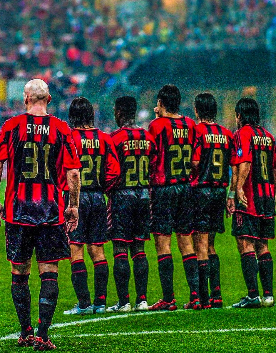 eurofootcom's tweet image. 🔝😮‍💨 This Milan wall though... 🔴⚫️