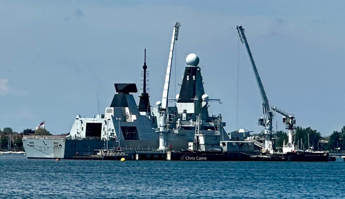 .@HMSDuncan onto UHAF today in @HMNBPortsmouth. @NavyLookout @UKDefJournal @MISPhotography_ @CNPics @SouthCoastPhot4 @WarshipCam @Sierra__Alpha @TBrit90