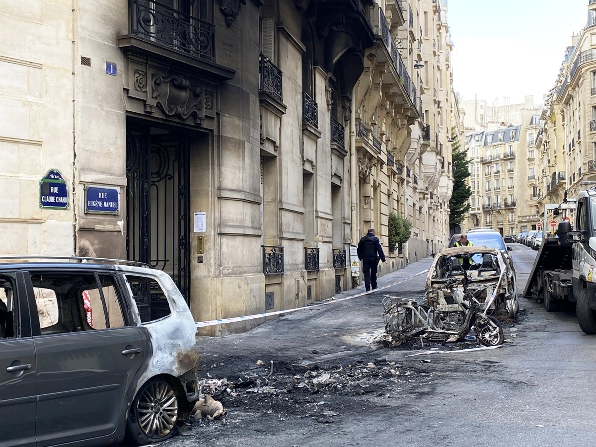 wjhaddad's tweet photo. Plusieurs véhicules incendiés cette nuit entre la Rue Eugène Manuel et la rue Claude Chahu, Paris 16ème. https://t.co/aPtvU3byX6