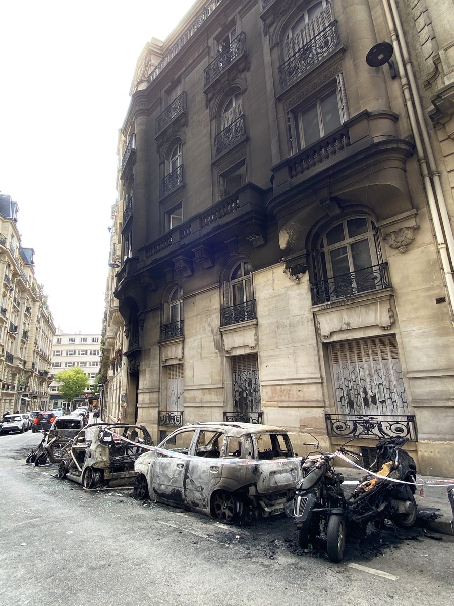 wjhaddad's tweet photo. Plusieurs véhicules incendiés cette nuit entre la Rue Eugène Manuel et la rue Claude Chahu, Paris 16ème. https://t.co/aPtvU3byX6