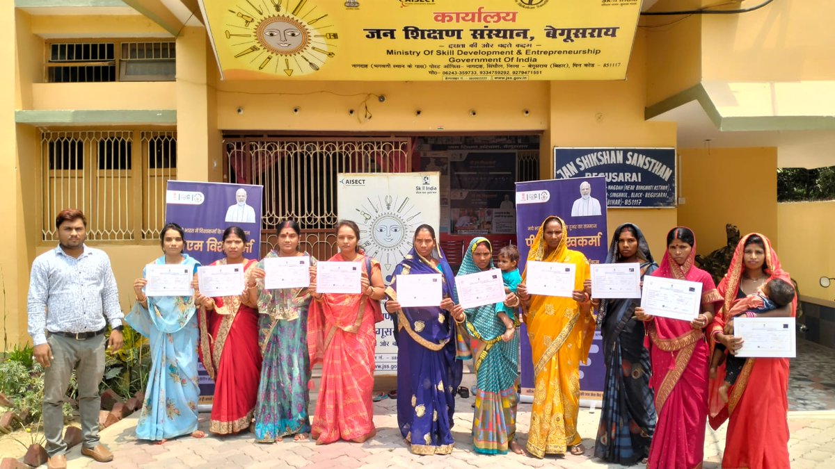 JSSBegusarai's tweet photo. आज जन शिक्षण संस्थान बेगूसराय में PM VISHWAKARMA YOJANA के तहत टेलर (दर्जी) ट्रेड में प्रशिक्षण प्राप्त 1st बैच के लाभार्थियों के बीच प्रमाण पत्र संस्थान के निदेशक प्रशांत राज के द्वारा किया गया |
#msme #msde #NSDC #SkillIndia #aisect #aisectbihar https://t.co/EWnVenNoow