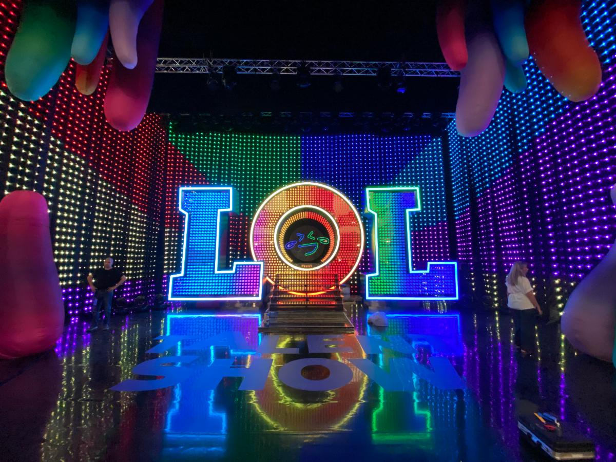 Italy’s LOL comedy show is pixel dot perfect with Hippotizer. Find out more ➡️ a1lightingmagazine.com/company-news/i… #lighting #lightingnews #comedy #show #pixel #dot #LEDstrip #screen #LOL #lettering