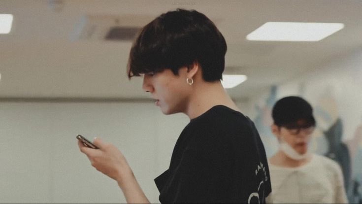 minezerry's tweet photo. taekook au : balapan. 

seorang pemenang kompetisi balap liar secara berturut-turut yang mempunyai asisten bawel. 

“balap dulu bentar, nanti gue balik.”
“pulang atau gue jadiin lego semua motor-motor lo.” https://t.co/b2HYrmnUXO