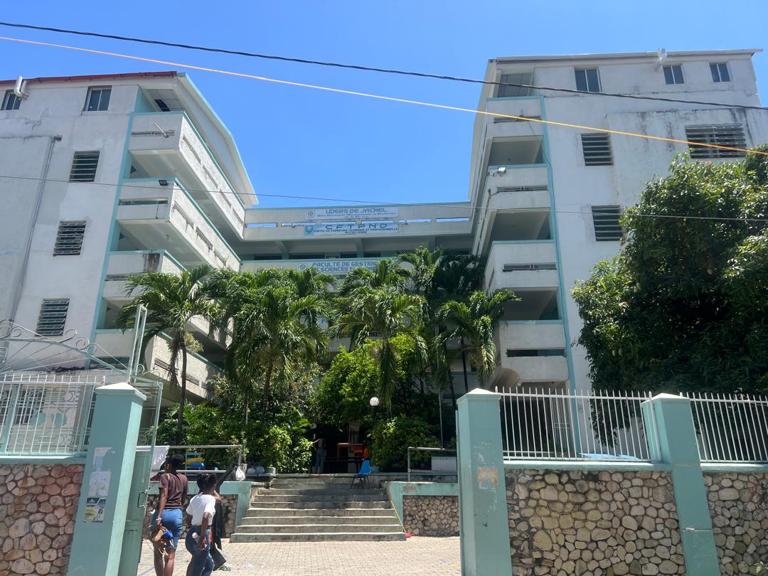 Last Thursday our Junior and Senior students went over to Jacmel and toured 4 Universities. It was a really great experience, the children learned a lot about the Universities and how they function in the community. Our young adults future is bright! #BrightFuture #HaitiLove