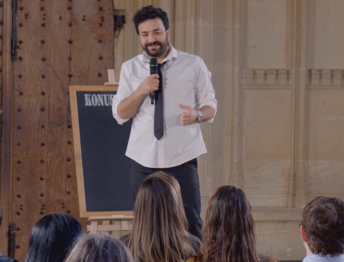 Hasan Can Kaya, Oxford Üniversitesi'nde 'Konuşanlar' programı için özel bölüm çekti. Hasan Can Kaya, Oxford'da sahneye çıkan ilk Türk komedyen oldu.