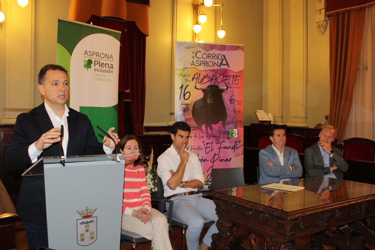 🔵 Manuel Serrano invita a los albaceteños a la LII Corrida de Asprona el 16 de junio en la Plaza de Toros, agradeciendo a los participantes y a Asprona por su compromiso 👏🏻.