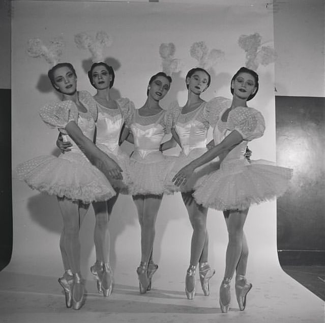 New York City Ballet principal ballerinas Patricia Wilde, Diana Adams, Maria Tallchief, Tanaquil Le Clercq and Melissa Hayden in costume for George Balanchine’s “Caracole” (1952).

#TutuTuesday 

📸 Frederick Melton