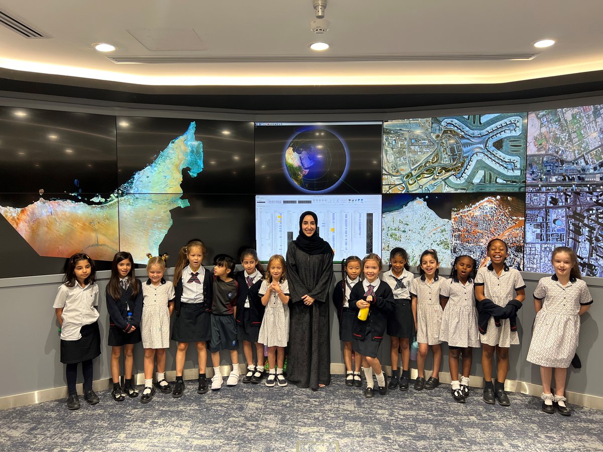 Y2B met Nora Almatrooshi at the Mohammed Bin Rashid Space Centre today! She inspired them last year on 'Gender Equality' and continues to be a highlight in their UAE exploration journey this year. Nora even took pics and answered their questions! 🌟

@gems_me