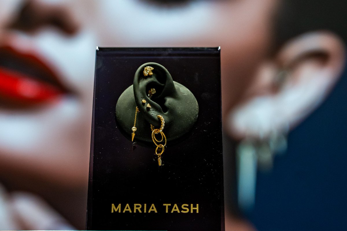 تميّزي بمجوهرات راقية بتفاصيل أنيقة وعصرية من “Maria Tash” في #ڤيا_رياض ✨❤ Distinguish yourself with elegant and modern jewelry details from 'Maria Tash' at #ViaRiyadh ✨❤