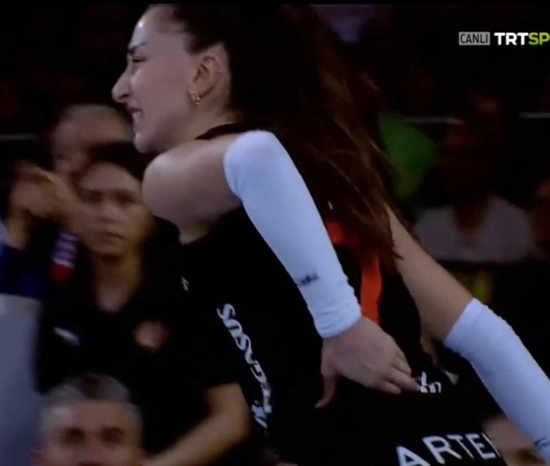 @EczacibasiSK Plummer- gray- yaprak ve
Hande'nın 7/24 bel ağrısı