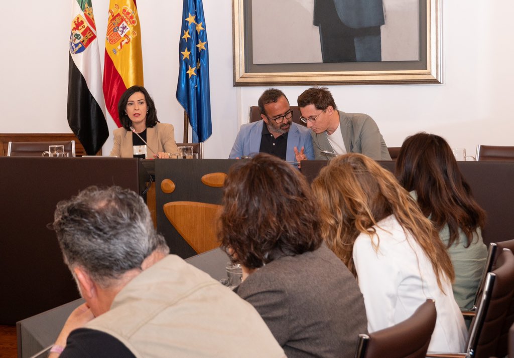 #COLABORACIÓN, palabra clave en la reunión que se ha mantenido este martes, donde el presidente @mamorale44, acompañado de @EstherGMoran, ha recibido a los representantes de los GAL y al presidente de REDEX, la red que congrega a estos grupos, Francisco J. Sánchez.