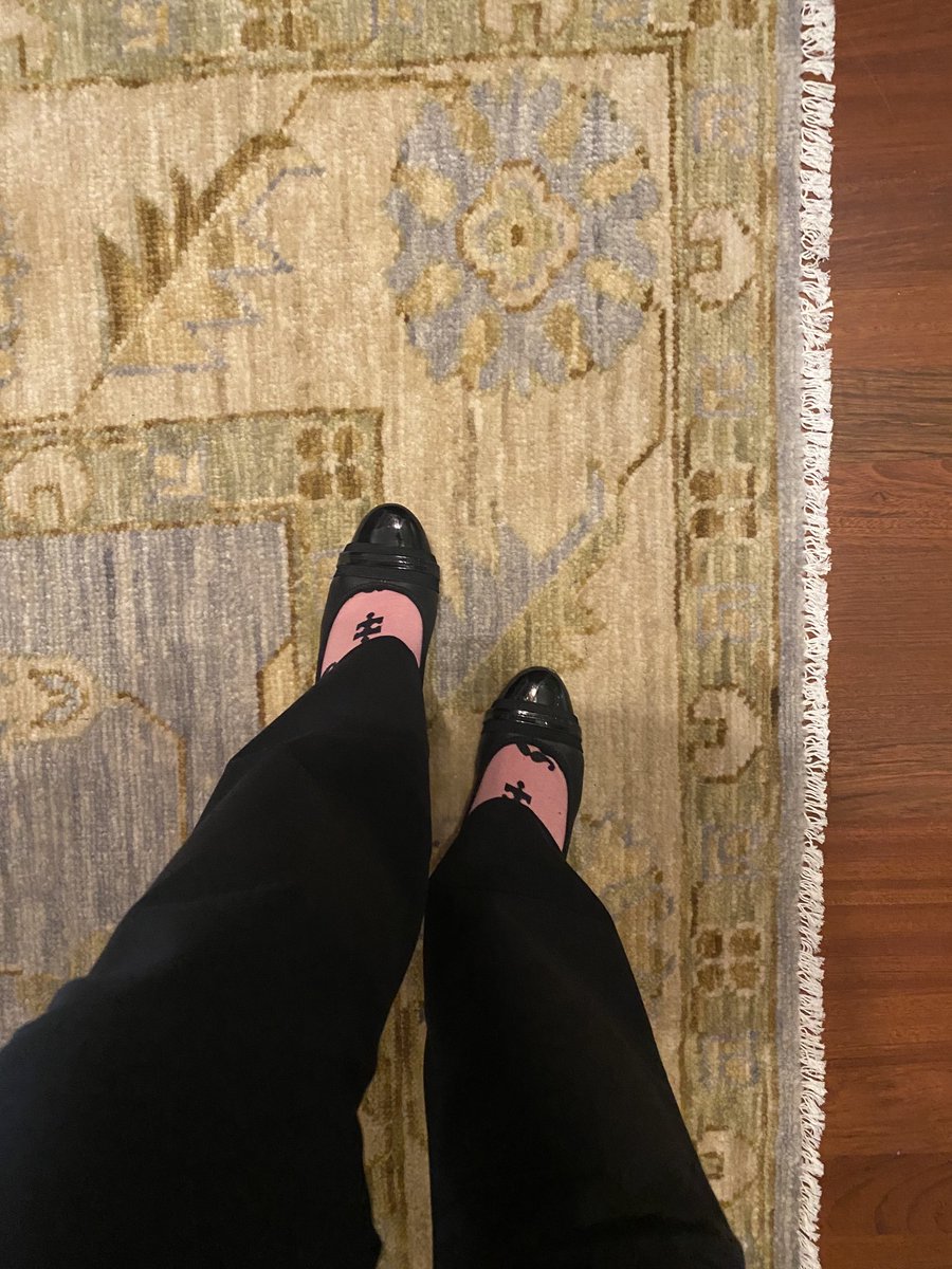 Heading to my first #SwaayHealth conference wearing my fave #pinksocks! 💗