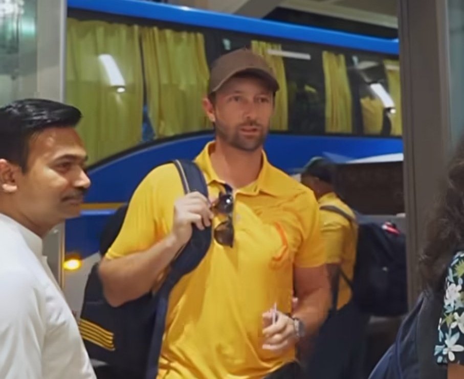 Devon Conway travelling with the team for all the cities 💛🦁 #WhistlePodu #IPL2024 #CSK