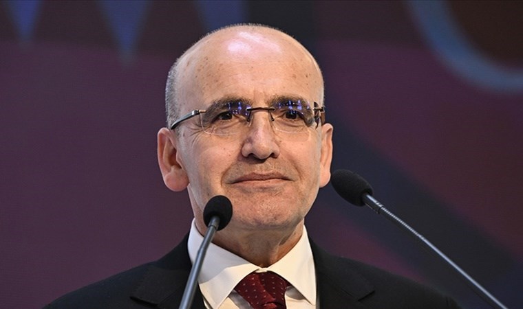 Özgür Özel: Program Mehmet Şimşek’in gulyabani programıdır. Ey Mehmet Şimşek IMF’nin hayaleti hep emekçinin penceresinde dolanıyor, hep işçinin kapısına dayanıyor, şu gulyabaniyi biraz da zenginlere götür be kardeşim.