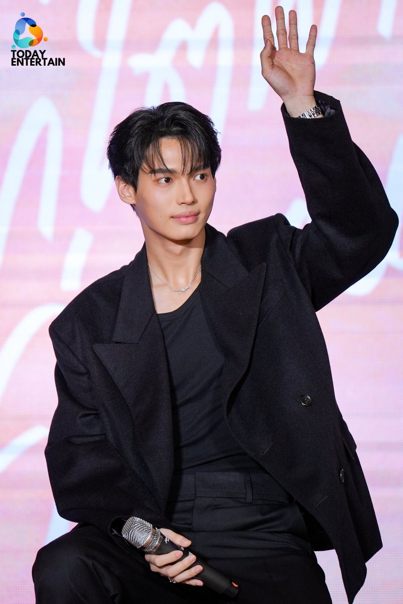 "วิน - เมธวิน“ ในงานเปิดตัวภาพยนตร์ 
"Under Parallel Skies - รักใต้ฟ้าคู่ขนาน“ นำแสดงโดย วิน เมธวิน และ จาเนลลา ซัลวาดอร์ เข้าฉาย 9 พฤษภาคม ในโรงภาพยนตร์ 

#UnderParallelSkies
#รักใต้ฟ้าคู่ขนาน 
#WinMetawin