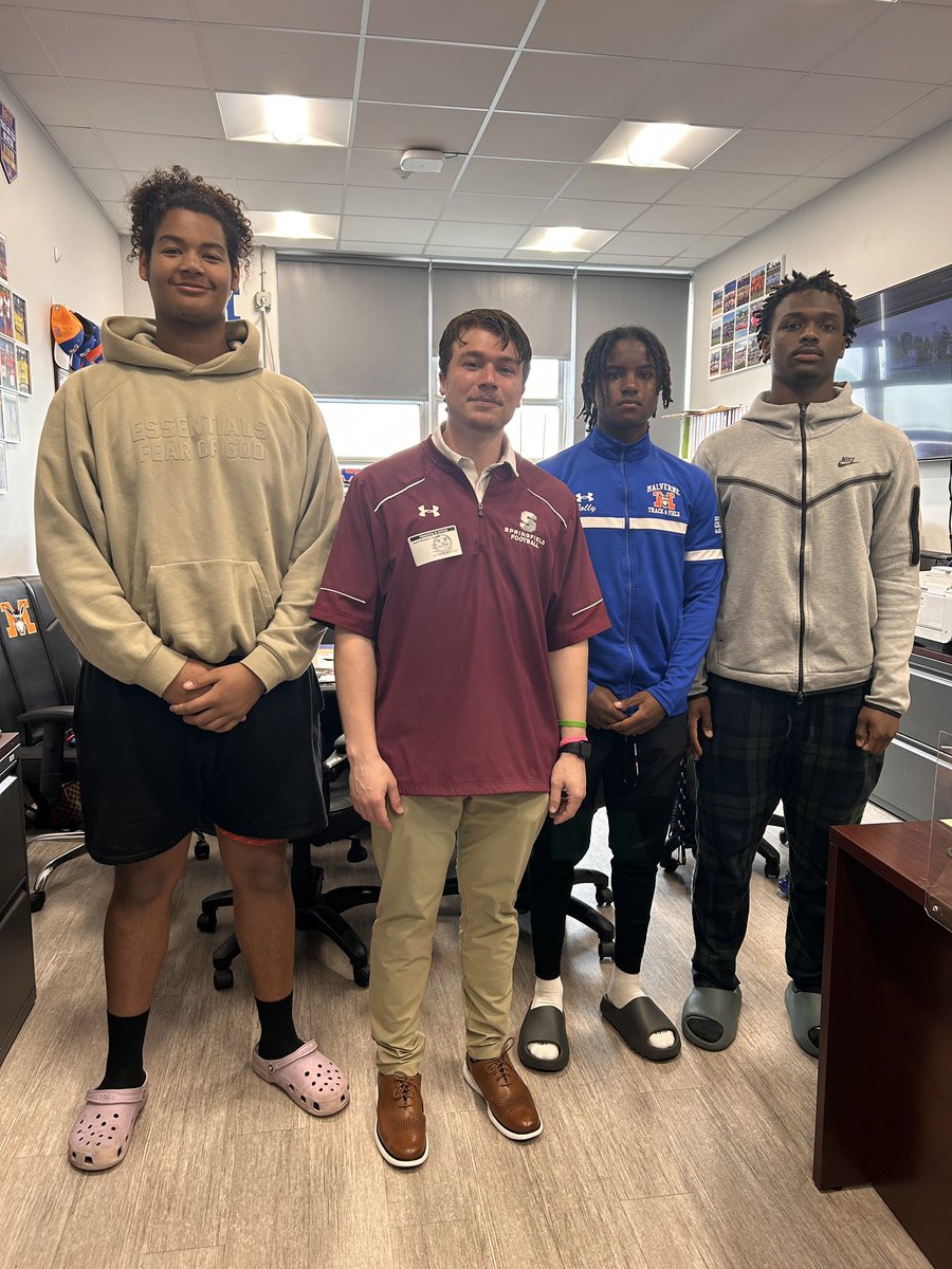 Thank you @CoachStraley and @_SCFootball for visiting @MalverneHS. #gomules @MalverneUFSD