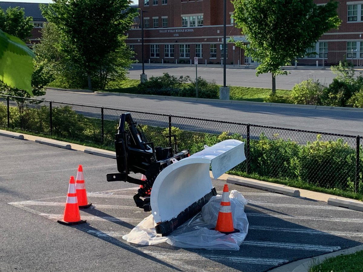 🎨👩‍🎨Update👨‍🎨🎨
The blank canvases (aka. snow plows) have been dropped off at the participating schools and we can't wait to see the finished masterpieces at #TruckDay on May 18. Truck Day attendees will get to vote🗳️for their favorite Painted Plow🎨❗️ 🔗bit.ly/3wkHFXL