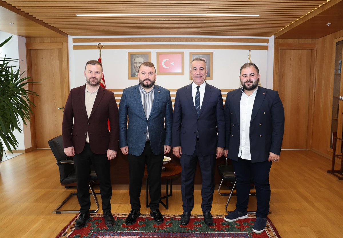 Arnavutköy Belediye Başkanımız Mustafa Candaroğlu’nu ziyaret ederek yeni görevi vesilesiyle hayırlı olsun dileklerimizi ilettik. Nazik misafirperverliğinden dolayı kıymetli başkanımıza teşekkür ediyor, çalışmalarında başarılar diliyorum. @mcandaroglutr