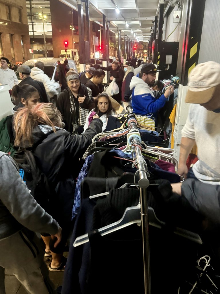 While you were warm & safe inside tonight, our homeless friends were urgently looking for fresh, new clothes to change into…⛈️ 🔜 #thepassitonacademy 👉🏼 linktr.ee/passitonclothi… @OStyle2 @ReadingThePlay @ZacBailey14