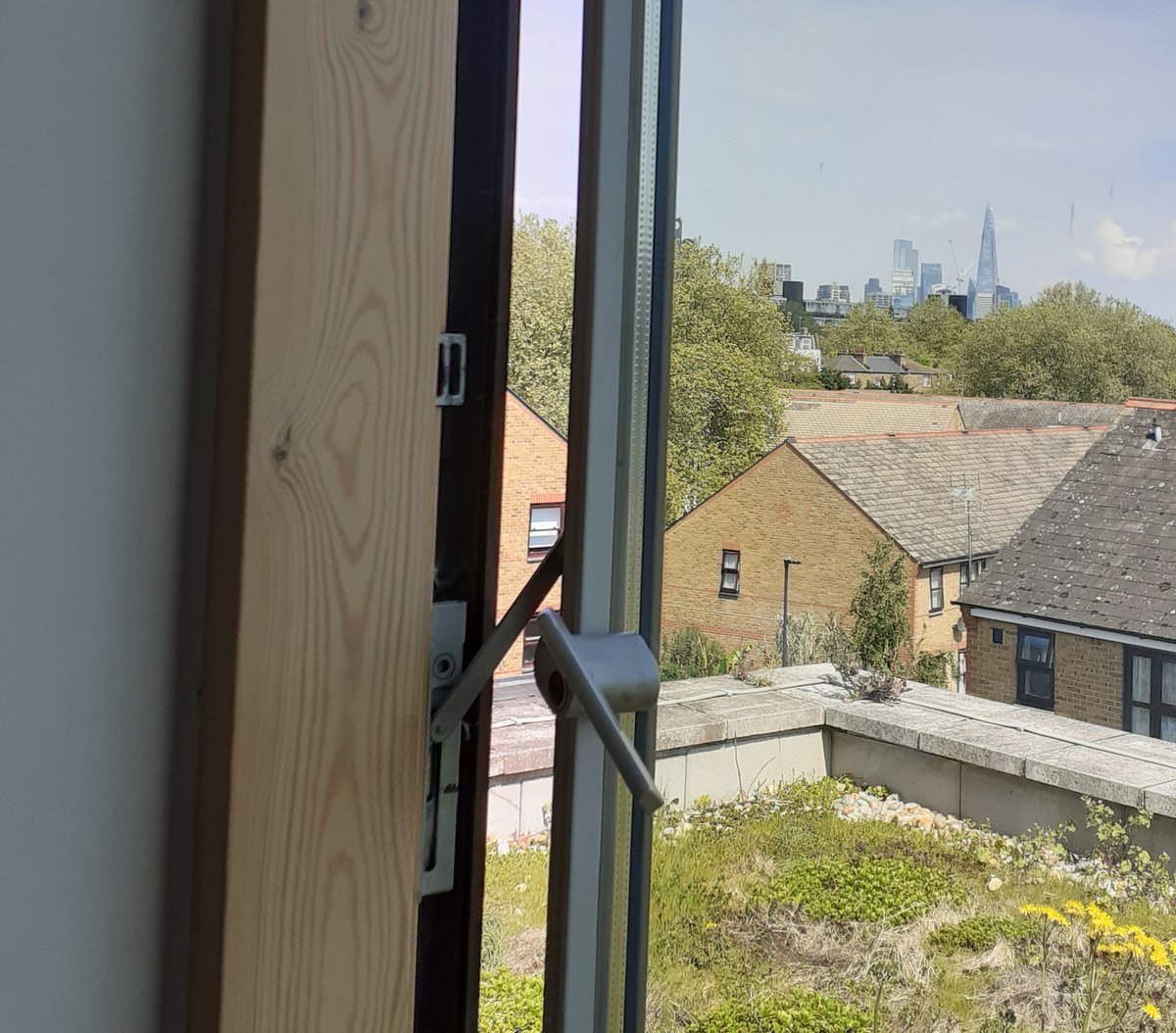What a beautiful day! Open the windows and enjoy the view - at Lambeth 🌞
#ProudToBeGSTT #patientcare #CelebratingCommunityServices #community  #OurCommunity #OurNHSPeople @NHS @GSTTnhs @gstt