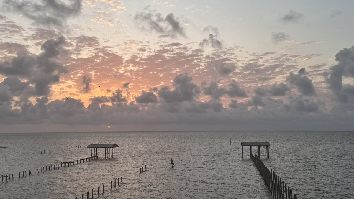 Every Day Is A Beautiful Day🧡 Mobile Bay Alabama #MikeDenver #Photography #Weather #Dawn #Sunrise @spann @RealSaltLife @NWSMobile @mynbc15 @Kelly_WPMI @WKRGEd @michaelwhitewx @ThomasGeboyWX @PicPoet @MyRadarWX @ThePhotoHour @weatherchannel @StormHour @DauphinIslandSM