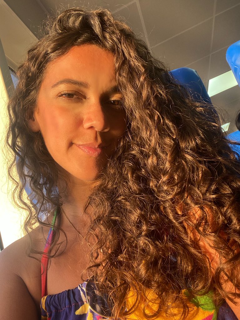 maryaneaf's tweet photo. Numa fase que eu tô amando meu cabelo. https://t.co/8eSVysiskr