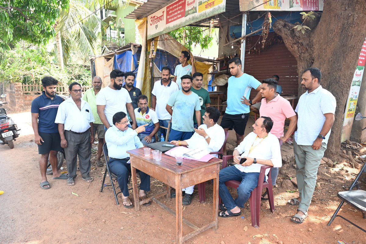 With @BJP4Goa Karyakartas during my visit to #Mandrem along with Ex-MLA @DayanandSopte.