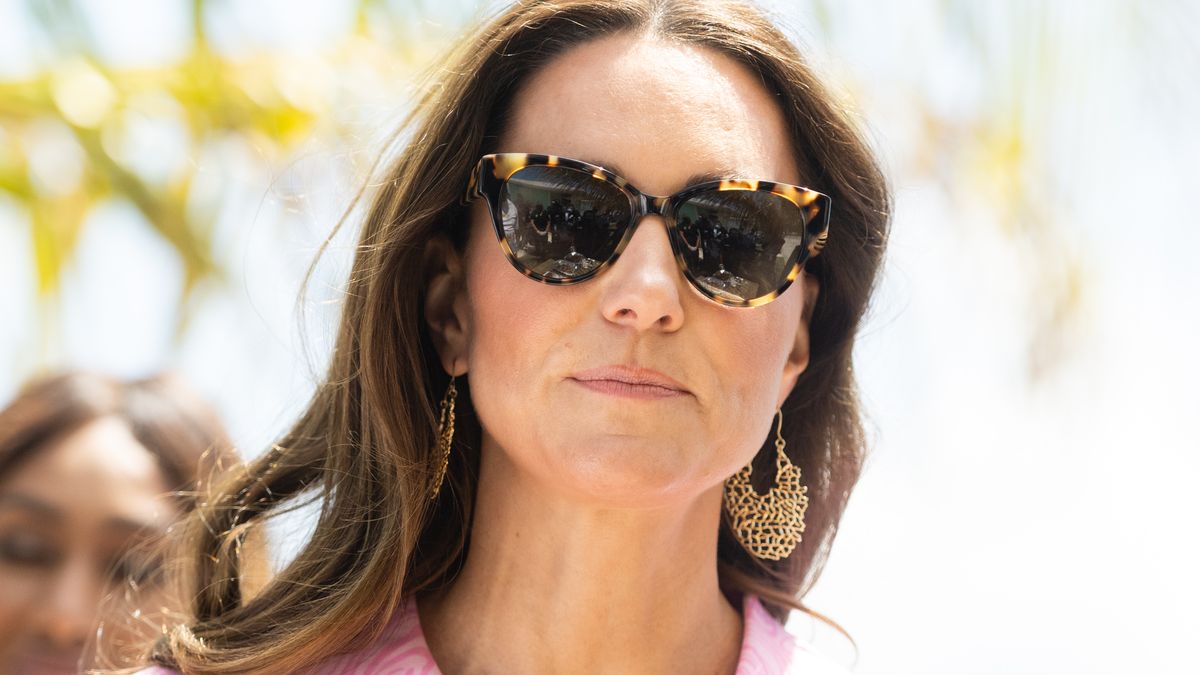 We've found the perfect £29 lookalike for Kate Middleton's staple £150 sunglasses trib.al/vnLhR4h