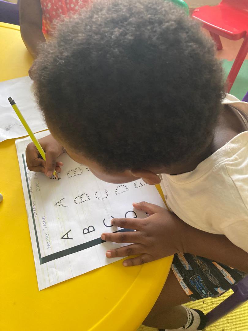Toddlers writing and doing it excellently?!
.
It can only be the Lebebe Academic Magic.
.
Enroll your wards and see for yourself😻😌

#toddlerswrite #youngwomen #dayofthegirl #lebebeacademie #lebebecreche #bestkindergarteninJabi #abujakindergatten