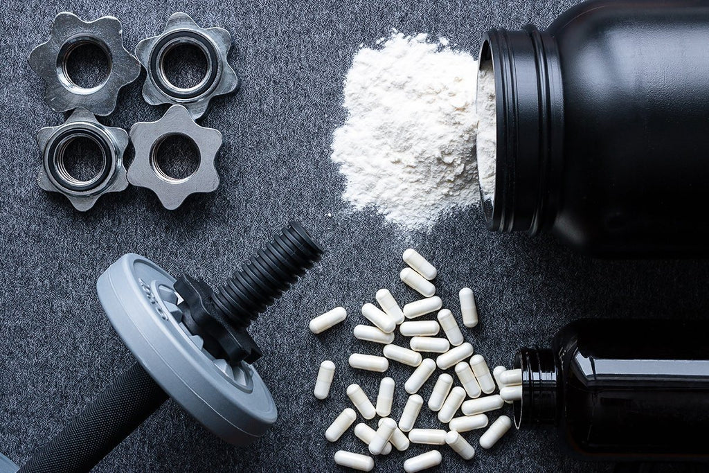 Creatine is one of the market's most researched, tested, and effective supplements.

Studies have reported 10% to 20% performance gains for weightlifting and sprinting.

Here are 7 things you need to know about it when you're 35+ 🧵 :