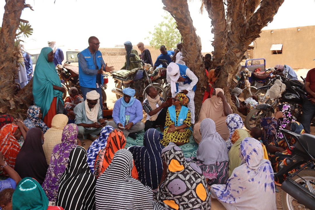UNHCRMali's tweet image. Depuis Gao, 🇲🇱 @menze_georges rencontre les réfugiés du 🇳🇪 Niger et du Burkina Faso🇧🇫 @UNHCR_Mali et ses partenaires en marche pour des #solutionsdurables