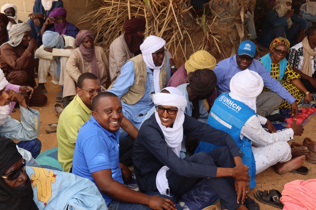 UNHCRMali's tweet image. Depuis Gao, 🇲🇱 @menze_georges rencontre les réfugiés du 🇳🇪 Niger et du Burkina Faso🇧🇫 @UNHCR_Mali et ses partenaires en marche pour des #solutionsdurables