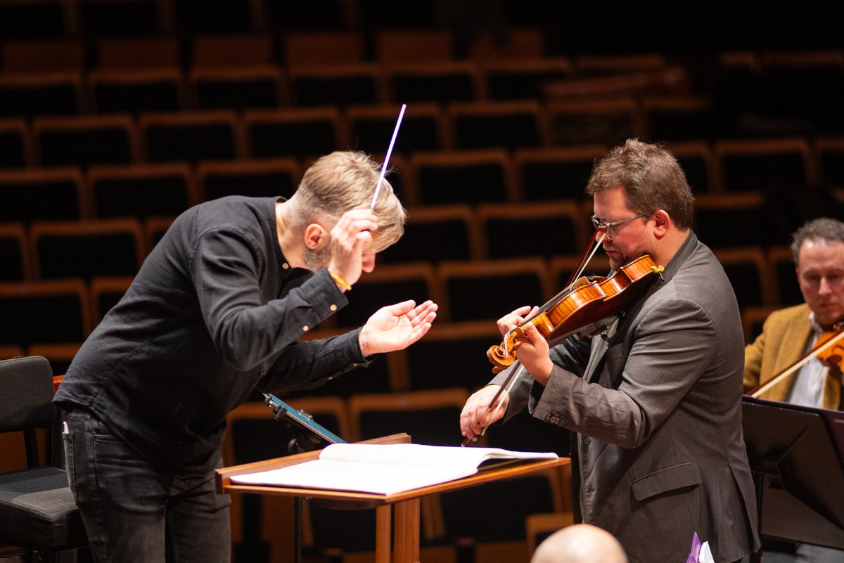 Thanks, Seen & Heard International, for a lovely review of last week’s “extraordinarily moving” performance from Lighthouse, Poole. Kirill’s powerful programme of Tchaikovsky, Karabits, Kancheli and Balakirev is avail to watch again until 1 June! bsolive.com/events/voices-…