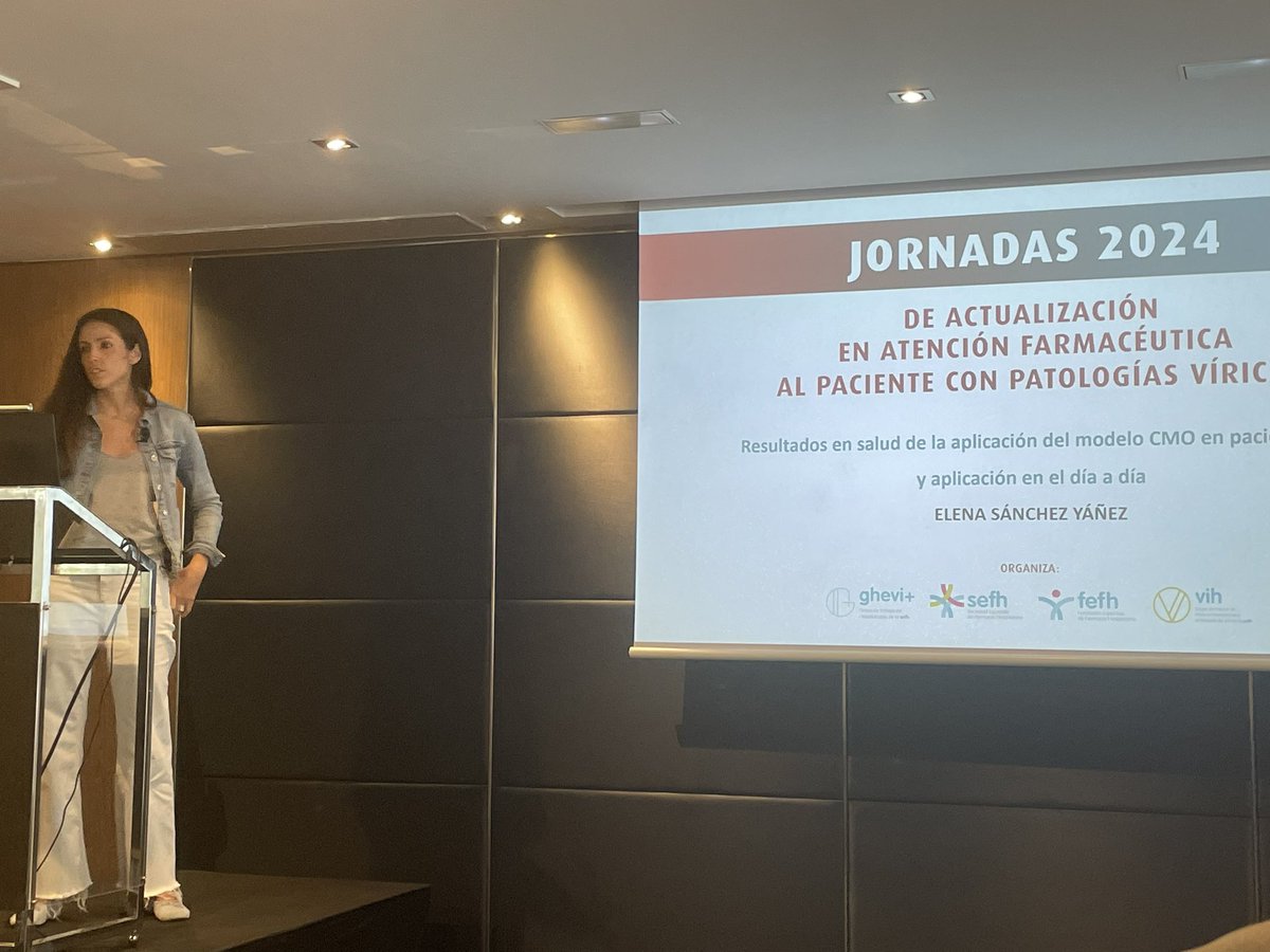 Brillante presentación de la Dra. Elena Sánchez del Hospital Virgen de la Victoria de Málaga sobre su experiencia y consejos para la implantación de CMO en consultas de atención farmacéutica en las jornadas @GrupoAF_VIH_SEF