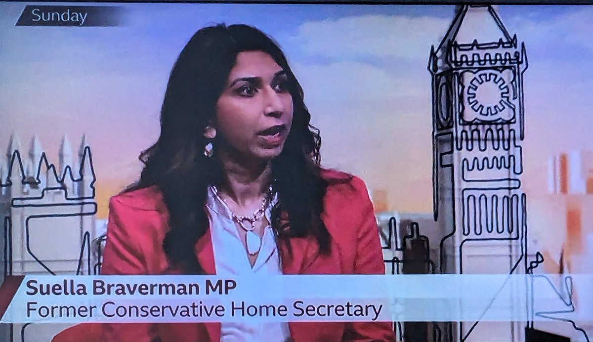 Not content with #bbclaurak platforming the toxic, divisive, hate-fomenting & now backbench MP Suella Braverman on Sunday allowing her to effectively campaign for her own political interests, BBC's #PoliticsLive decide they too need to air Braverman's right-wing rant! 🧐⬇️