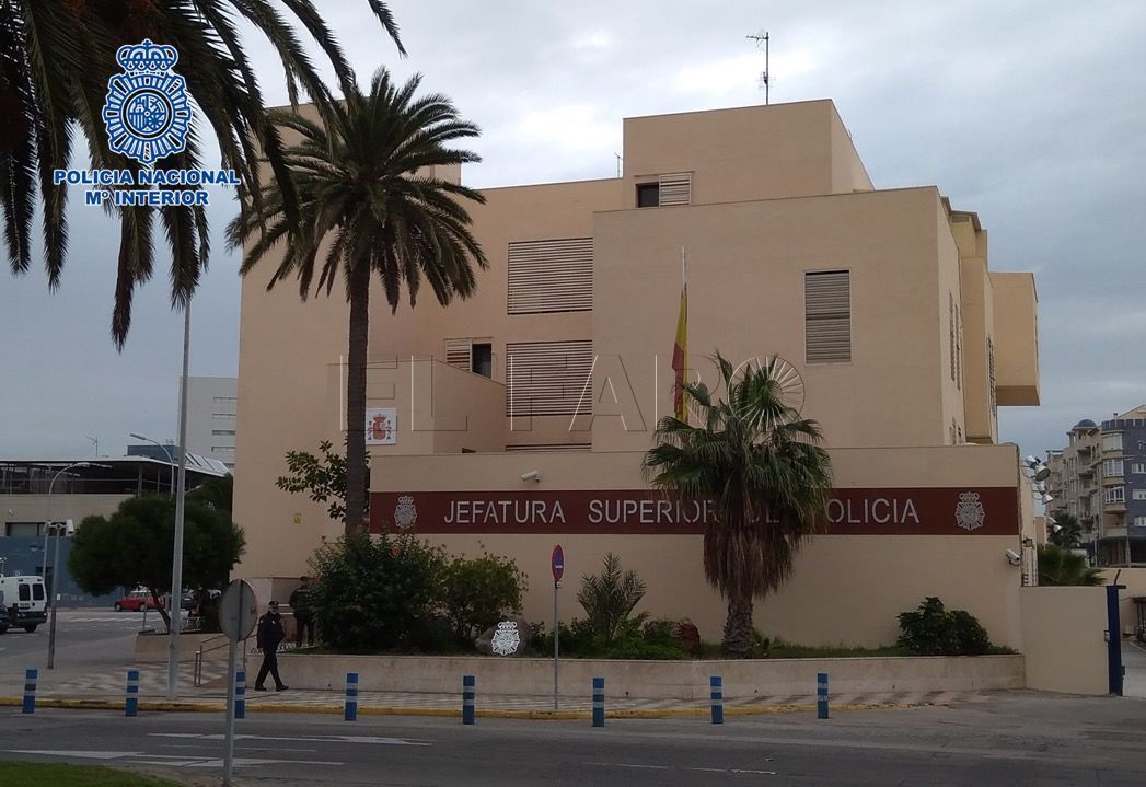 La Policía detiene al supuesto autor de un apuñalamiento tras una persecución por las calles de #Melilla Los hechos se produjeron el pasado martes en la zona de El Poblado y el arresto se produjo en Cabrerizas Bajas buff.ly/3QC9npL