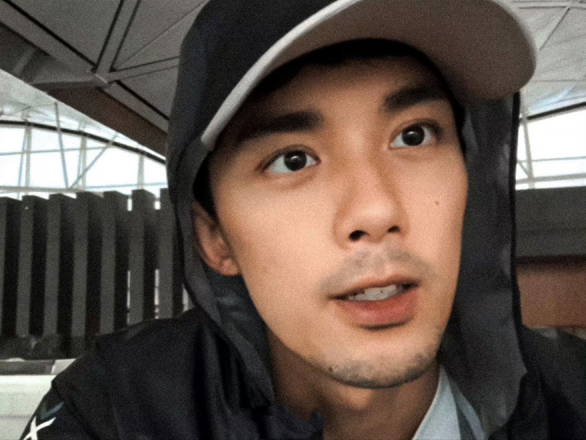 Darkly handsome with a thin mustache and beard😭😁💚💚

#WuLei #LeoWu