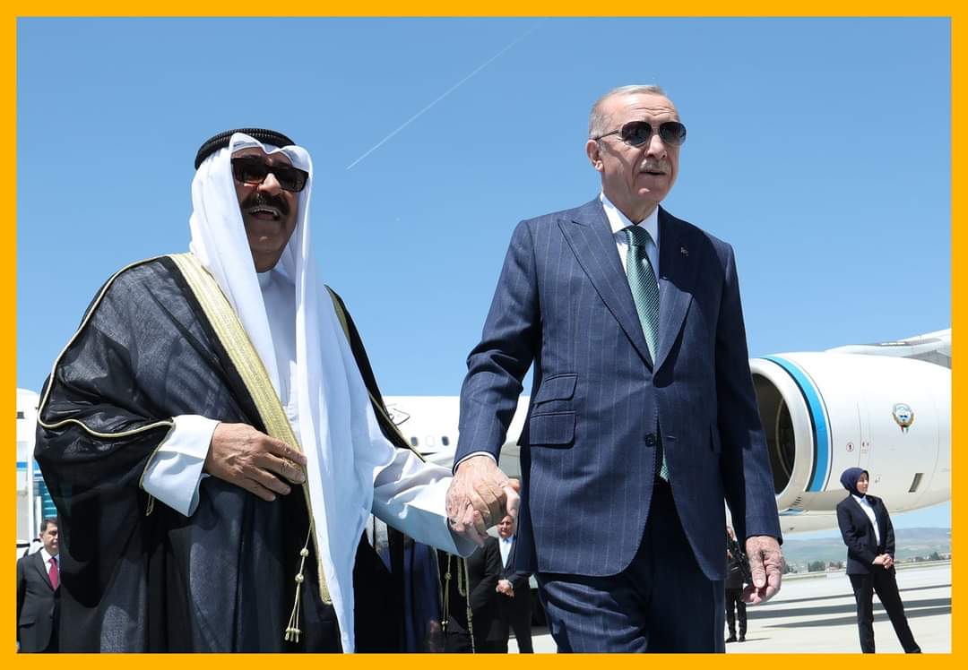 الرئيس #أردوغان يستقبل في مطار 'اسنبوغا' بالعاصمة أنقرة أمير دولة #الكويت الشيخ 'مشعل الأحمد الجابر الصباح' الذي وصل إلى #تركيا في زيارة رسمية.